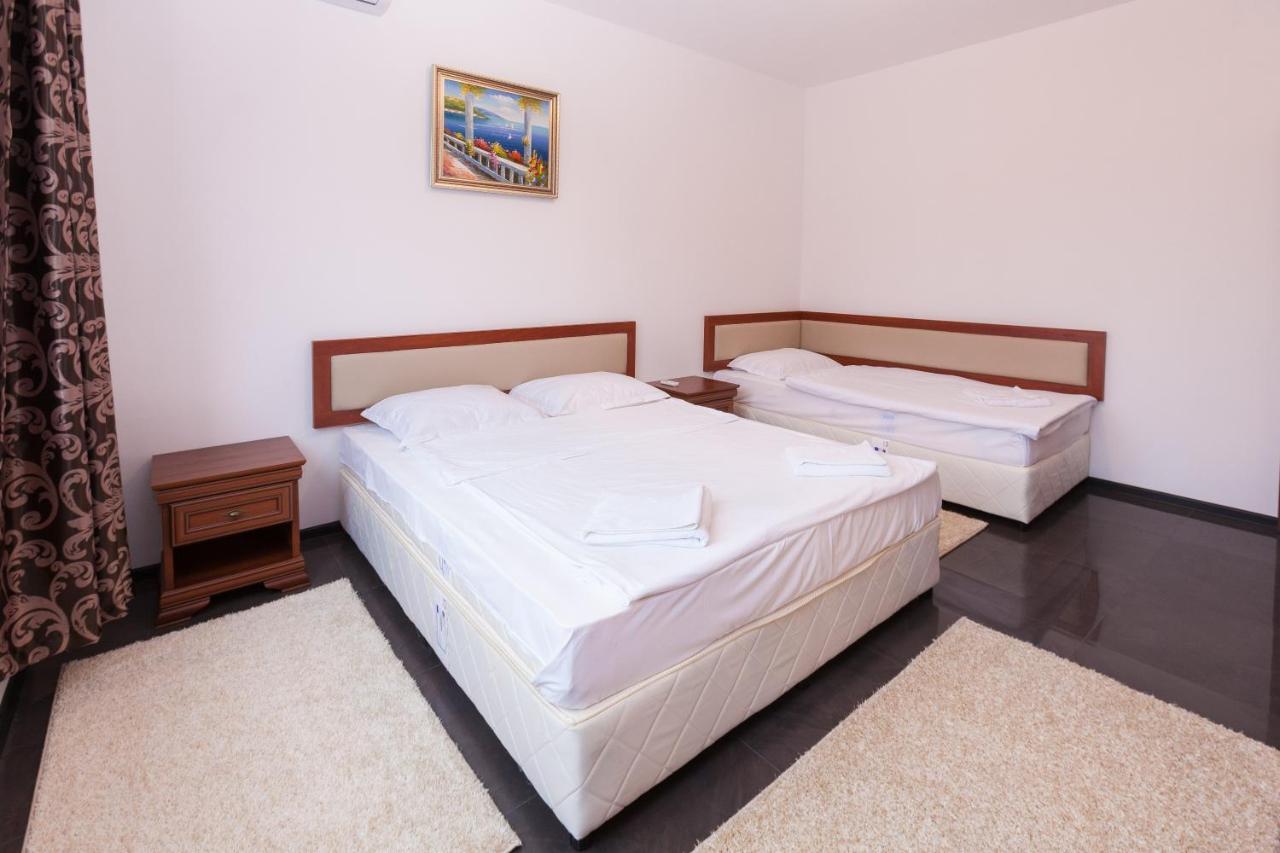 Central Beach Guest Rooms ブルガス エクステリア 写真