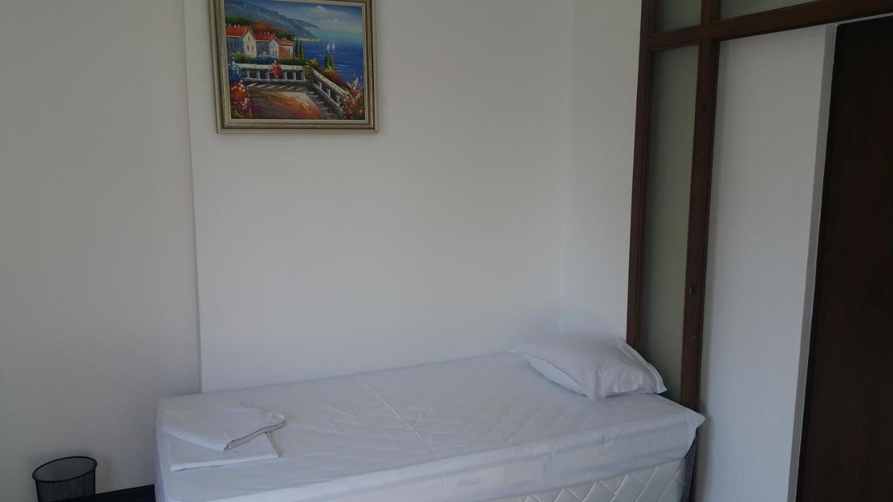 Central Beach Guest Rooms ブルガス エクステリア 写真