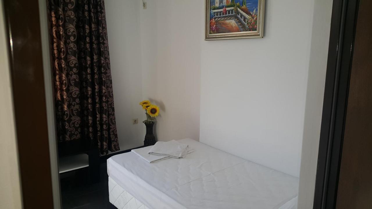 Central Beach Guest Rooms ブルガス エクステリア 写真