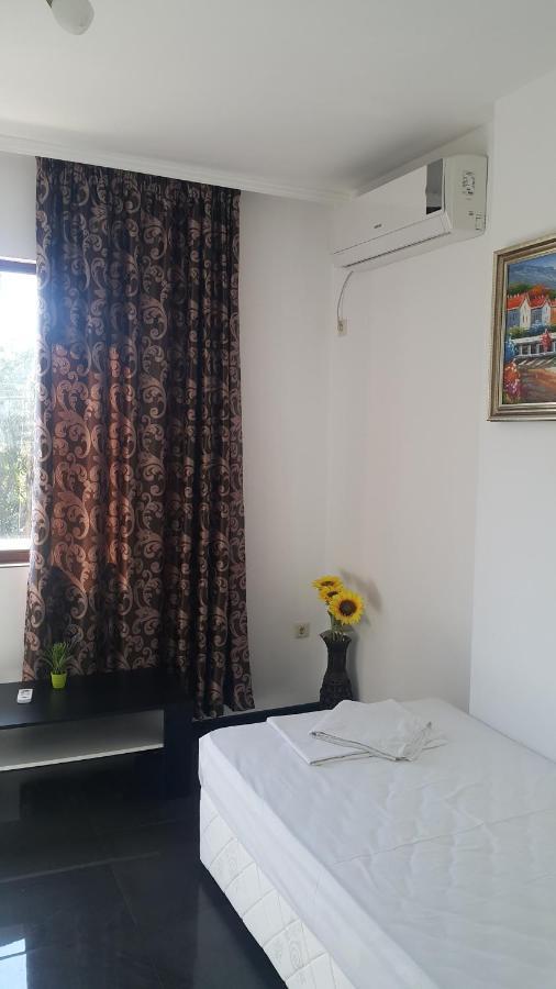 Central Beach Guest Rooms ブルガス エクステリア 写真