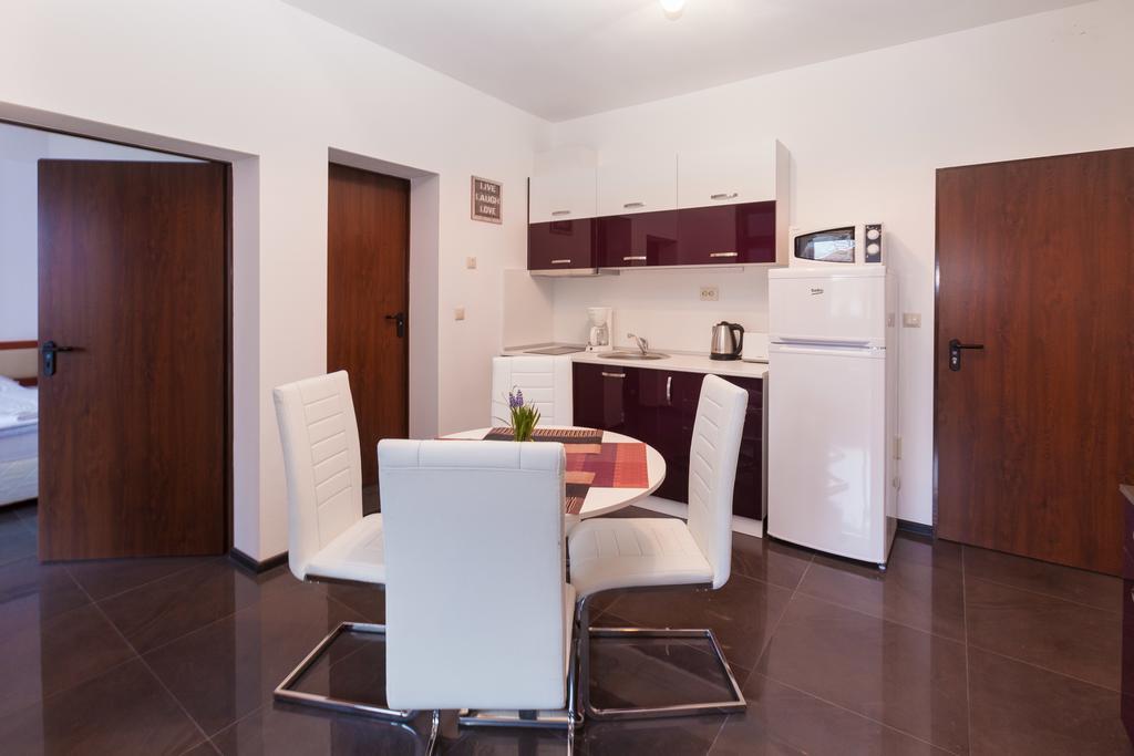 Central Beach Guest Rooms ブルガス エクステリア 写真